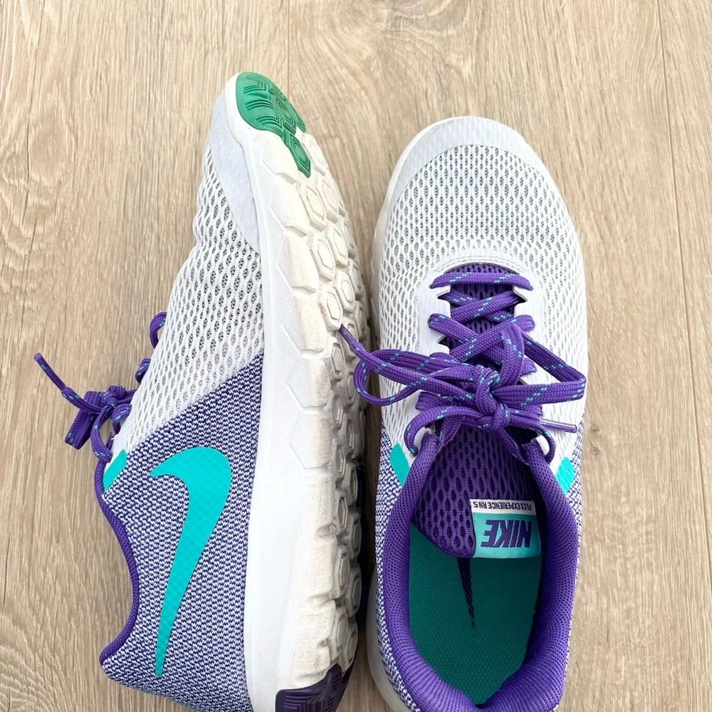 Nike White and Purple Athletic Shoes - Picture 2 of 4